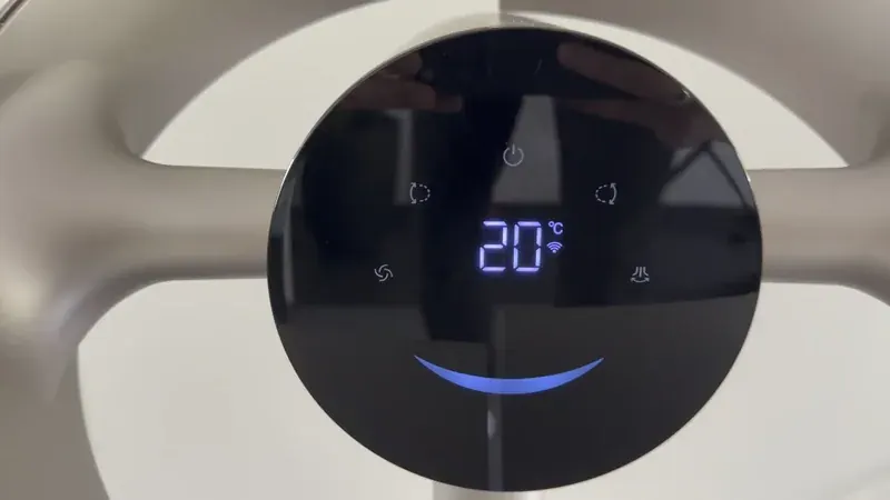 Het touchdisplay van de Dreame MF10 met de kamertemperatuur van 20 graden